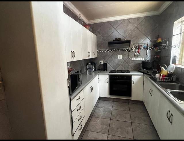 2 BEDROOM TOWNHOUSE FOR SALE IN MEYERVILLE